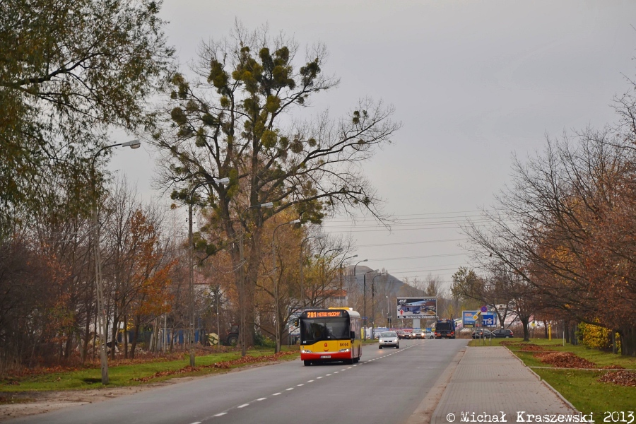 8014
W tygodniu poprzedzającym święto Wszystkich Świętych na linii 701 zagościły deskorolki z "Kleszczowej".
Słowa kluczowe: SU15 8014 701 Wóycickiego