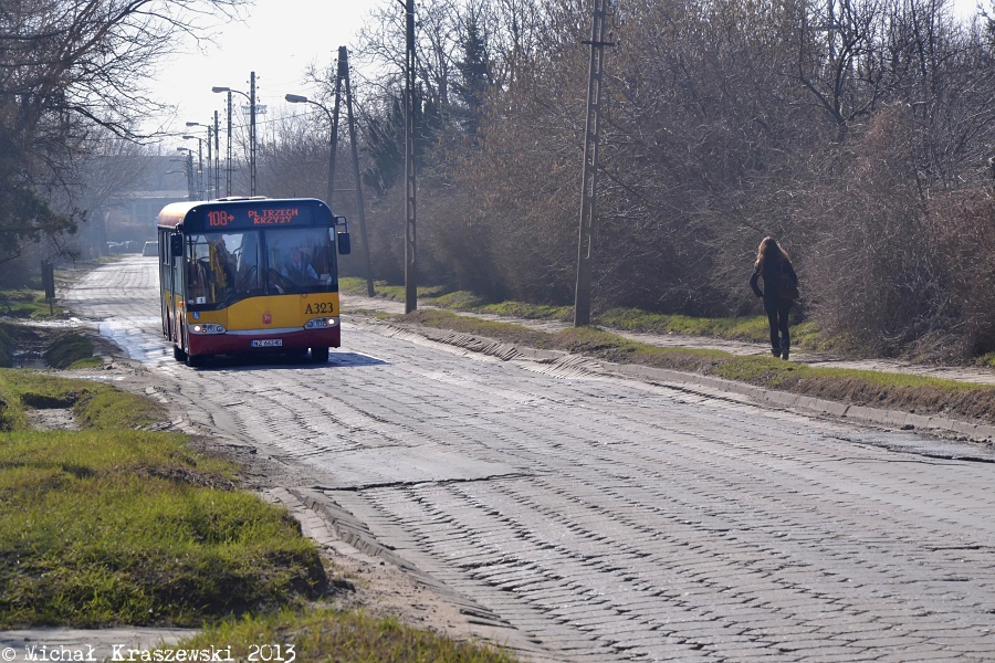 A323
Niewiele zostało już w Warszawie miejsc z taką nawierzchnią i przede wszystkim z takim klimatem. Do pełni szczęścia brakuje tylko Ikarusa :D

Wiem że zdjęcie pod słońce i z dużą ilością nawierzchni, ale właśnie tak miało być.
Słowa kluczowe: SU10 A323 108 Antoniewska