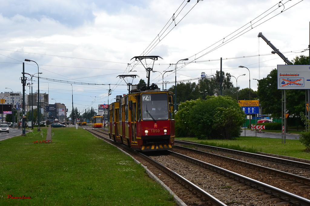 1050+1047
Dni tego składu są już policzone ostatni remont przeszedł w styczniu 2008.
Słowa kluczowe: 105Na 1050+1047 24 Towarowa 