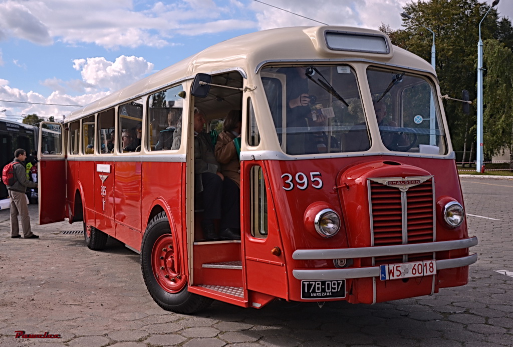 Chausson 395
Niewątpliwa gwiazda wczorajszego DTP. Przyznaję, że nie wierzyłem, że KMKM uda się przywrócić go do takiego stanu, w jakim był wczoraj. Miałem przyjemność przejechać się nim wczoraj wrażenia niesamowite.
Słowa kluczowe: APH48 395 ZajezdniaWoronicza DTP2013 KMKM