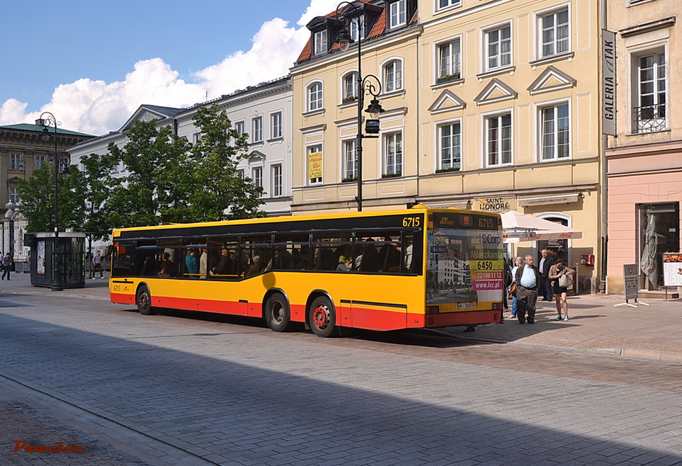 6715
Pierwszy Neoplan po nowemu jest stałym gościem na linii 111.
Słowa kluczowe: N4020 6715 111 KrakowskiePrzedmieście