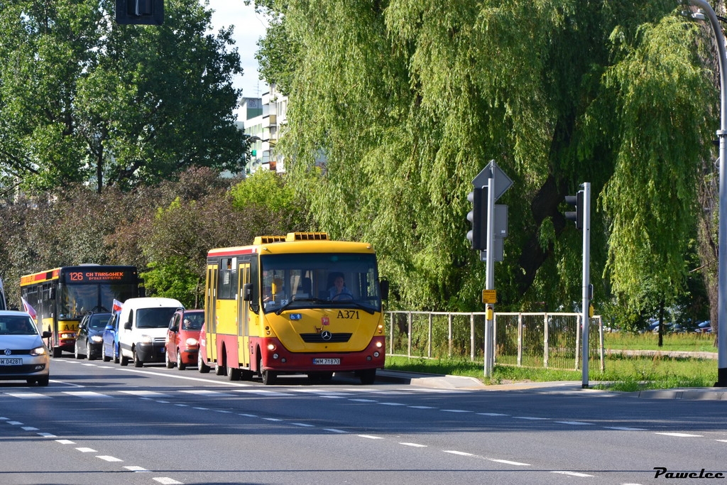 A371
Jedna z lepszych Solin w Mobilisie na zawieszonej obecnie linii 202. Mam nadzieję, że ten muchowóz nie wróci po wakacjach, choć słyszałem plotkę, że ma mieć zmienioną trasę, przedłużoną przez Lewandów, Grodzisk, Marki do Decathlonu na Targówku.
Słowa kluczowe: H7-20 Solina A371 202 Wysockiego