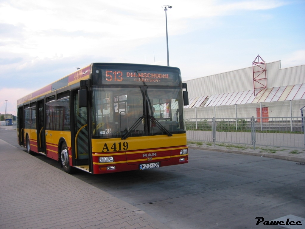 A419
Nówka sztuka jeszcze na poznańskich blachach jechałem nim wczoraj i obecnie to obraz nędzy i rozpaczy.
Słowa kluczowe: NL223 A419 513 OsiedleKabaty