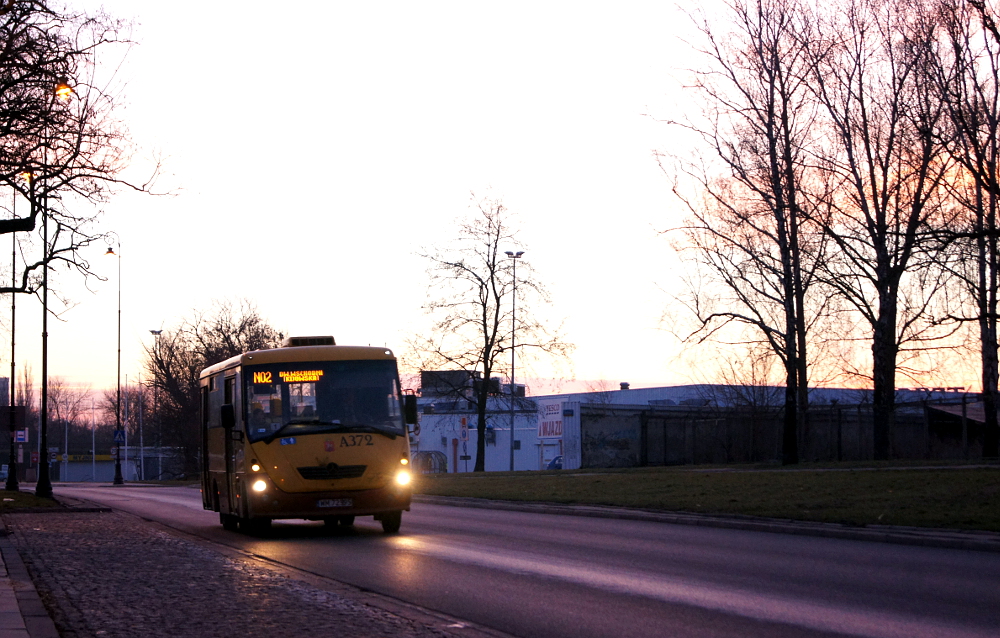 A372
Godzina 5:21.
Mam nadzieję, że nie wydrapiecie mi oczu za trochę gorszą jakość tego zdjęcia i przepał na niebie :)

Słowa kluczowe: Solina A372 N02 Stalowa