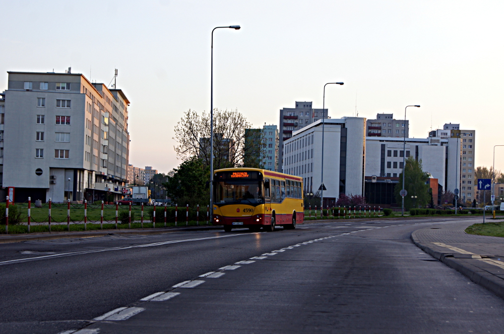 4590
Od 2-3 miesięcy brygada ta zjeżdża na pusto do zajezdni, zamiast tak jak dawniej po trasie do przystanku Żuromińska.
Słowa kluczowe: M121 4590 N11 Żuromińska