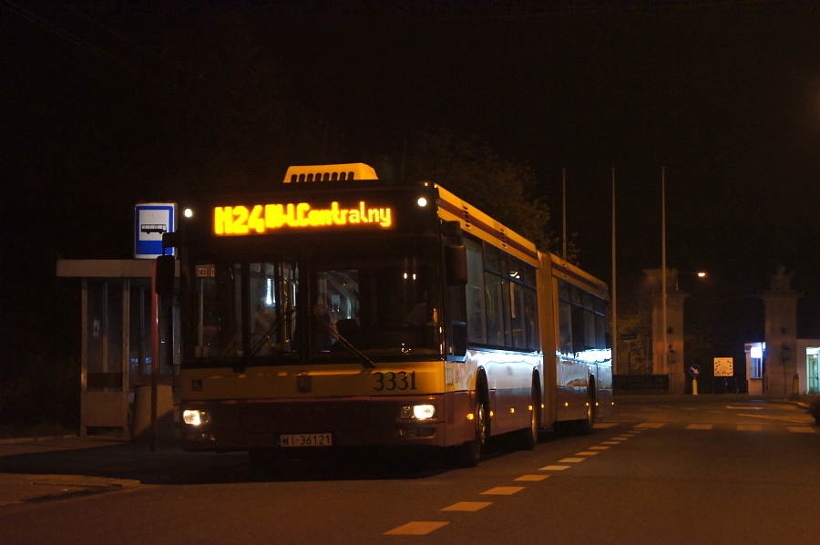 3331
Z góry pisze, że zdajęsobie sprawę z marnej jakości tegoż zdjęcia. Wrzucam je tylko jako ciekawostke z cyklu "na jakie to ciekawe linie można wyjechać z rezerwy". Stalowa Nigdy nie miała swojego brygadowego epizodu na tejże linii.
Słowa kluczowe: NG313 3331 N24 Remebtów-AON