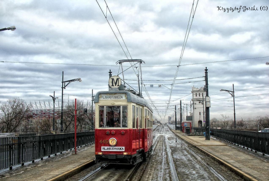 Berlinka
Druga brygada linii specjalnej ,,M" była obsługiwana Berlinką. 
 Zdjęcie wykonał Krzysztof Górski, zgoda na opublikowanie na omni-galerii jest.
Słowa kluczowe: Wiwk/Gfw 445 M PlacNarutowicza