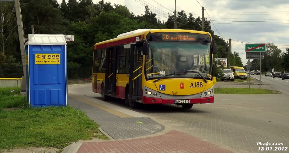 A188
Nieplanowe Libero z bardzo głośnymi hamulcami odpoczywa przed kolejnym półkursem na 213 . 
Wóz ma bardzo dobre przyspieszenie, które przydaje się na Wale Miedzeszyńskim.
Słowa kluczowe: M083C Libero A188 213 Błota