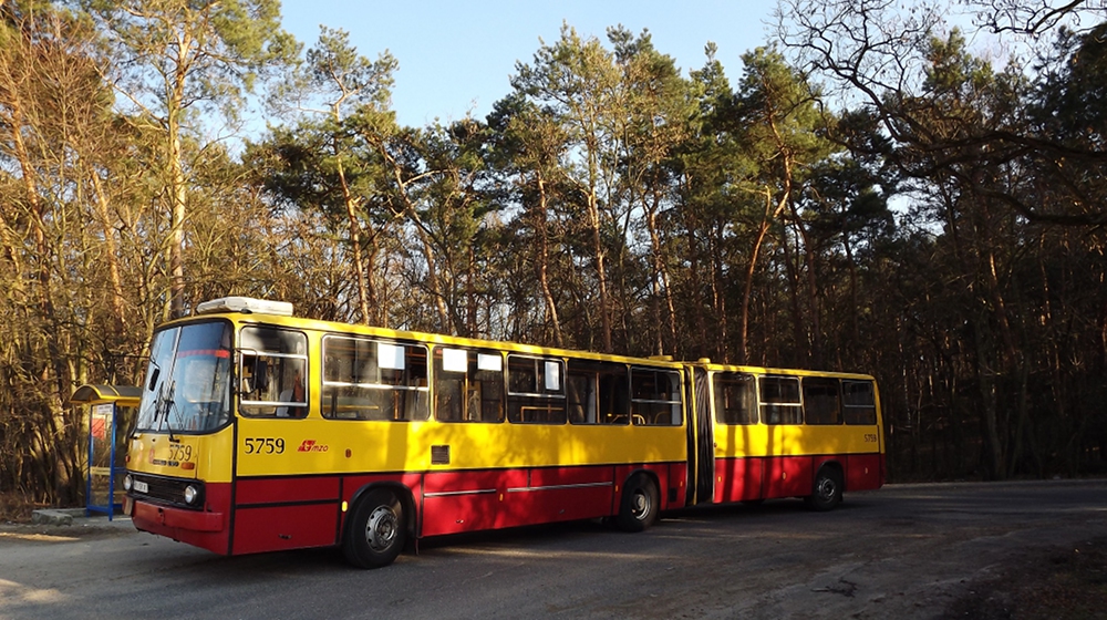 5759
Ikarus odpoczywa podczas 27 minutowego postoju przed swoim pierwszym kursem w zmianie B na Marymont. Fotka wstawiona na prośby kierowcy i Walasa, których pozdrawiam.
Słowa kluczowe: IK280 5759 705 Białobrzegi