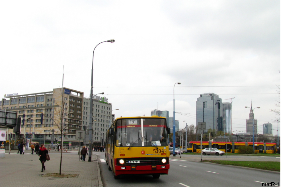 5304
W związku z zasileniami na 191 pojawiły się tam takie wozy jak 5202 czy 5304. Pozdrowienia dla PRO7 i jego kolegi widocznego na zdjęciu.
Słowa kluczowe: IK280 5304 191 PlacZawiszy WS2012