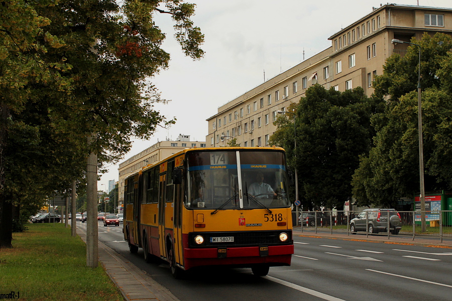 5318
Ikarusek na 174. 
Słowa kluczowe: IK280 5318 174 AlejaNiepodległości