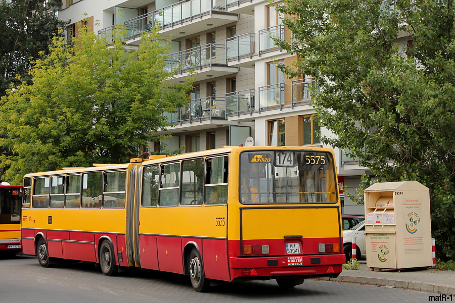 5575
Woroniczański przegubowiec na 174, w pełnej krasie. Podczas postoju na krańcu Bokserksa.
Słowa kluczowe: IK280 5575 174 Bokserska