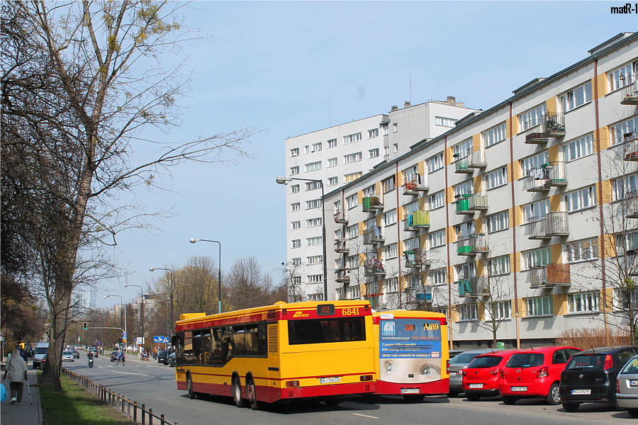 6841
Stary neoplan wyprzedza Libero, które chwilę wcześniej uderzyło w naukę jazdy. Z dedykacją dla spostrzegawczego kolegi ;)
Słowa kluczowe: N4020 6841 172 Pawińskiego