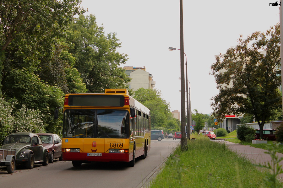 6869
Ktoś tu wspominał o "takiej fajnej, ciasnej uliczce". Więc wstawiam, z dedykacją dla Bartoniego który o niej wspominał. PS. pierwsze zdjęcie wozu na galerii.
Słowa kluczowe: N4020td 6869 172 Mołdawska