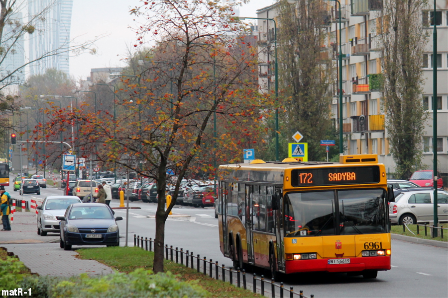 6961
Nawiązując do zdjęcia bartoniego722 który zapodał neosia w starych barwach, ja zdjęcie wozu w nowym schemacie malowania.
Słowa kluczowe: N4020 6961 172 Pawińskiego