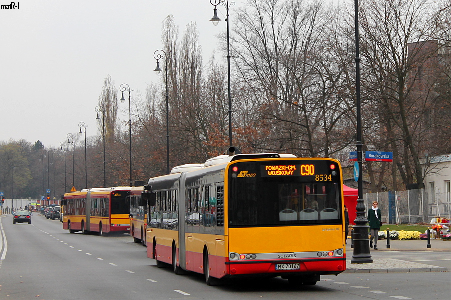 8534
Tłum Solarisów z okazji akcji cmentarnej. 
Słowa kluczowe: SU18 8534 C90 Powązkowska WS2013