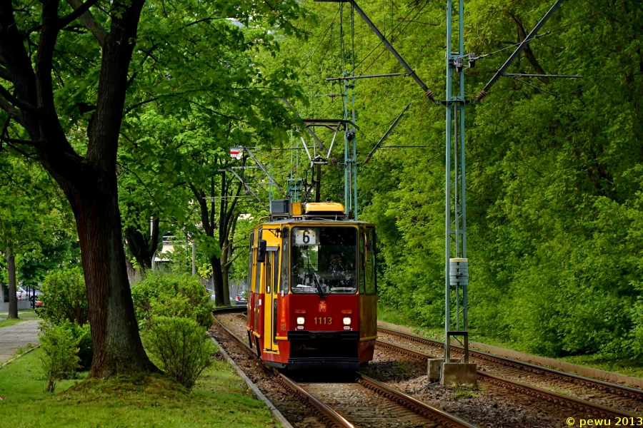 1113
Stopiątka na bardzo klimatycznym odcinku tramwajowym na ulicy Międzyparkowej, położonej między stadionem Polonii i ośrodkiem treningowym klubu Varsovia. 
Słowa kluczowe: 105Na 1113 6 Międzyparkowa