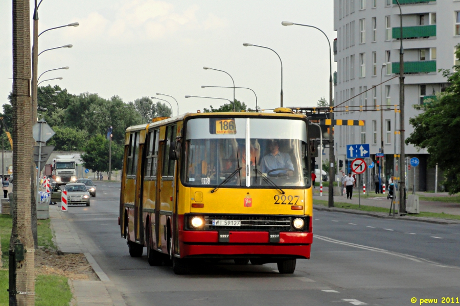 2227
Czasy kiedy na dodatkach 186 pojawiały się 2 lub nawet 3 lewary.

Dedykacja dla Kefasa.
Słowa kluczowe: IK280 2227 186 Myśliborska