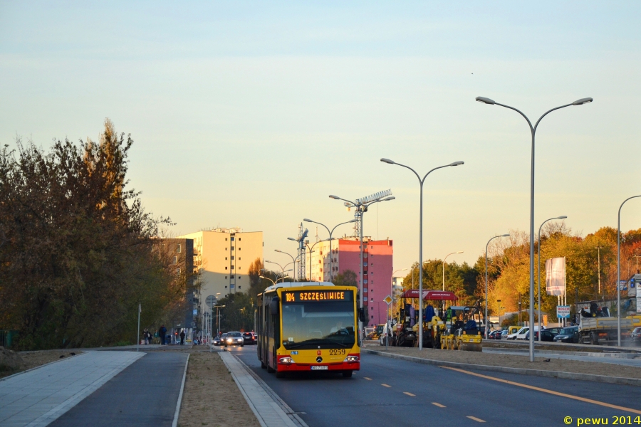 2259
Niedawno otwarta została pierwsza jezdnia nowego odcinka al. Reymonta (od ul. Schroegera do ul. Kasprowicza), a tym samym ruch autobusowy na ul. Oczapowskiego przeszedł do historii.
Słowa kluczowe: ConectoG 2259 184 alReymonta