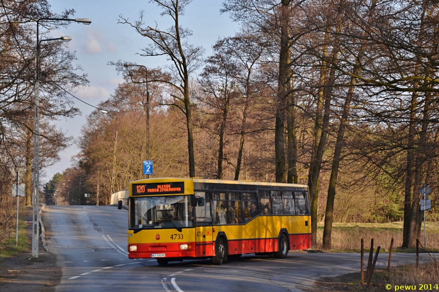 4733
Dożynanie gniotów w starej budzie na całkach. Dzisiaj 4733 zwiedzał klimatyczne tereny zielonej Białołęki na linii 120 a jego kolega, 4783 - bródnowskie blokowiska na linii 169.
Słowa kluczowe: M121M 4733 120 Zdziarska