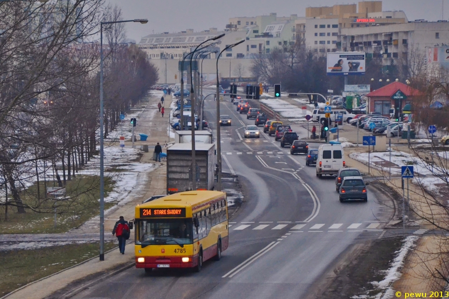 4785
Nowodworska dowozówka do tramwaju jeszcze z czasów kursowania przez cały tydzień.
Słowa kluczowe: M121 4785 214 Świderska