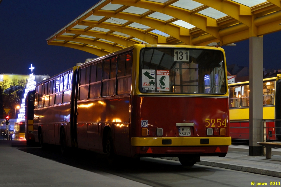 5254
Sorki za taką oklepaną miejscówkę ale był to ostatni wyjazd tego wozu pod banderą Ostrobramskiej więc dlatego wstawiam.
Wszystkim użytkownikom i gościom Omni-busa życzę wesołych i rodzinnych Świąt Bożego Narodzenia, pijanego Sylwestra i szczęśliwego Nowego Roku!
Słowa kluczowe: IK280 5254 131 DworzecCentralny