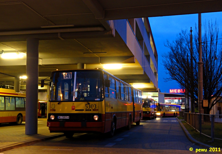 5303
Ostatki Ikarusów na Ostrobramskiej. 
Słowa kluczowe: IK2805303 141 P+RAlejaKrakowska