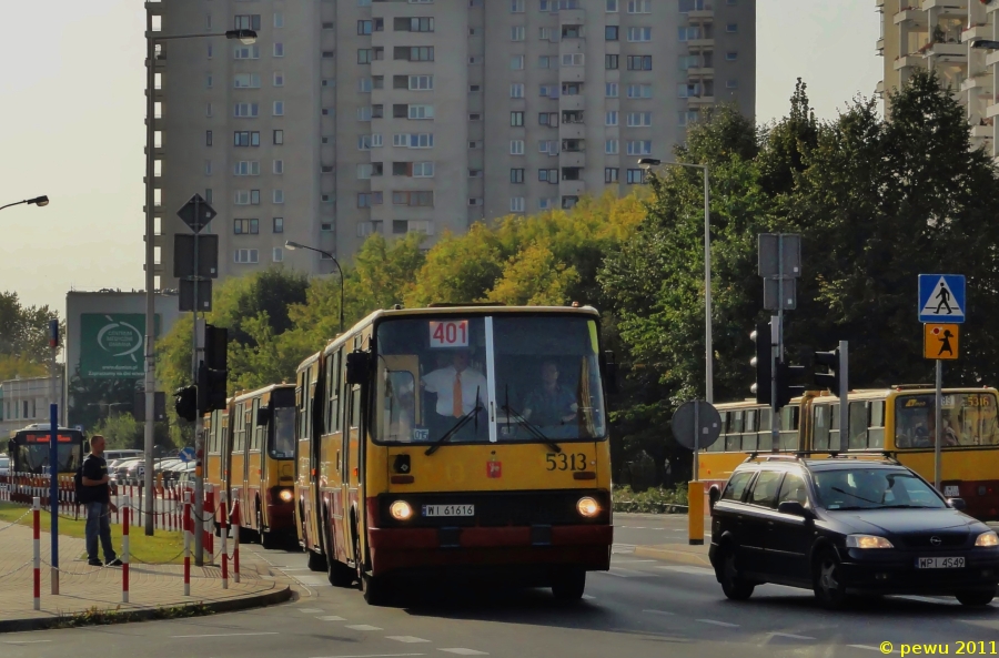 5313
Pożegnalna seria Ikarusów.
Część druga: Kleszczowa.
Ikarusy na Kleszczowej jeździły do lipca 2012 roku (a dokładnie do 13 lipca). Na zdjęciu uchwycone są 2 Madziary z tego zakładu, jeden na 401 a drugi na 189.
Słowa kluczowe: IK280 5313 401 Wałbrzyska