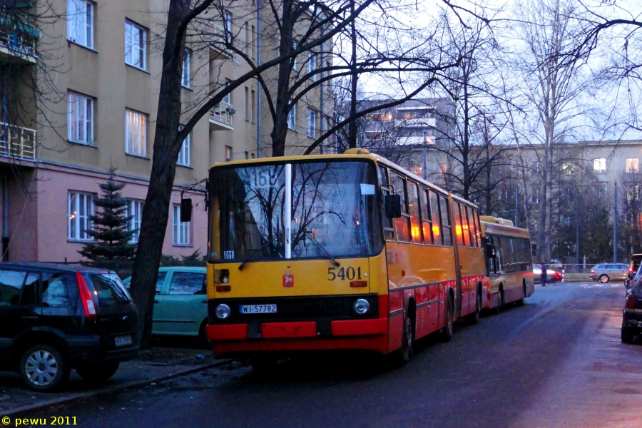 5401
Po konfrontacji z Bartonim722 na Ikarusy na ciekawych liniach okazało się, że wygrałem z Nim tylko tą fotą. Dziwadło na popołudniowym dodatku 168 w schyłkowym okresie kursowania Ikarusów na tej linii. Tego popołudnia jeździły nawet dwa przeguby.

Wiem, że zdjęcie nie idealne, ale postanowiłem zaryzykować :P
Słowa kluczowe: IK280 5401 168 Łowicka Rakowiecka-Sanktuarium