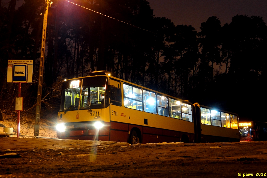 5711
Zasileniowy Ikarus na 191 za chwilę przejedzie pod wiaduktem budowanej Południowej Obwodnicy Warszawy. Swoją drogą bardzo miła okolica.
Słowa kluczowe: 5711 Powsin 191 IK280 WS2012