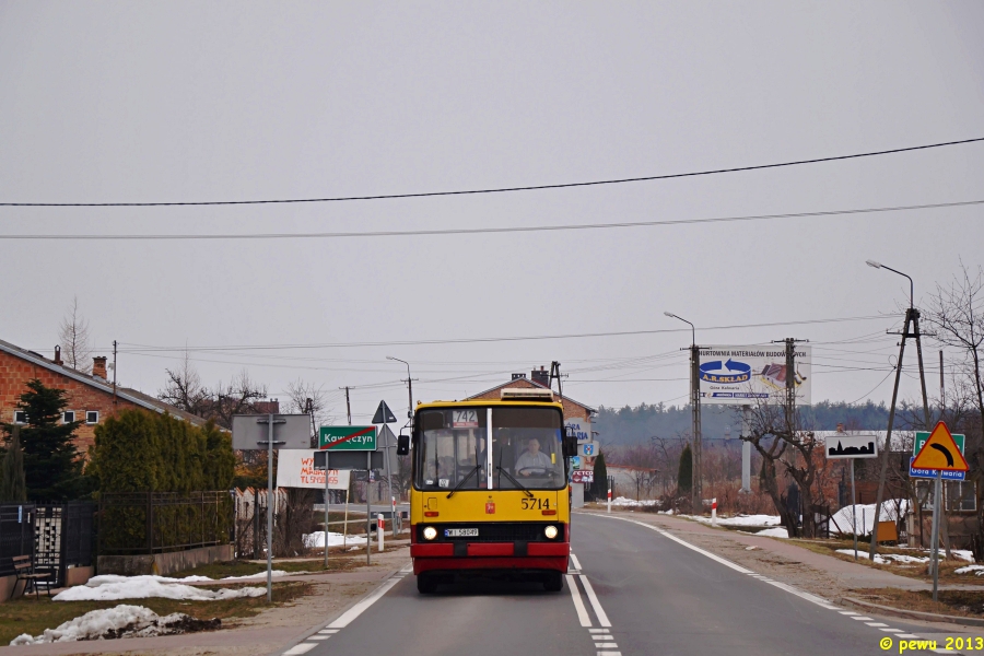 5714
Ikarus na niedawno "uwysokopodłogowionym" dodatku na 742. Przy okazji pierwszy raz przejechałem się ww. linią i wrażenia mam jak najbardziej pozytywne.
Tak na marginesie Ikarus pojawił się tutaj dopiero drugi raz.
Słowa kluczowe: IK280 5714 742 Kawęczyn Wilanowska