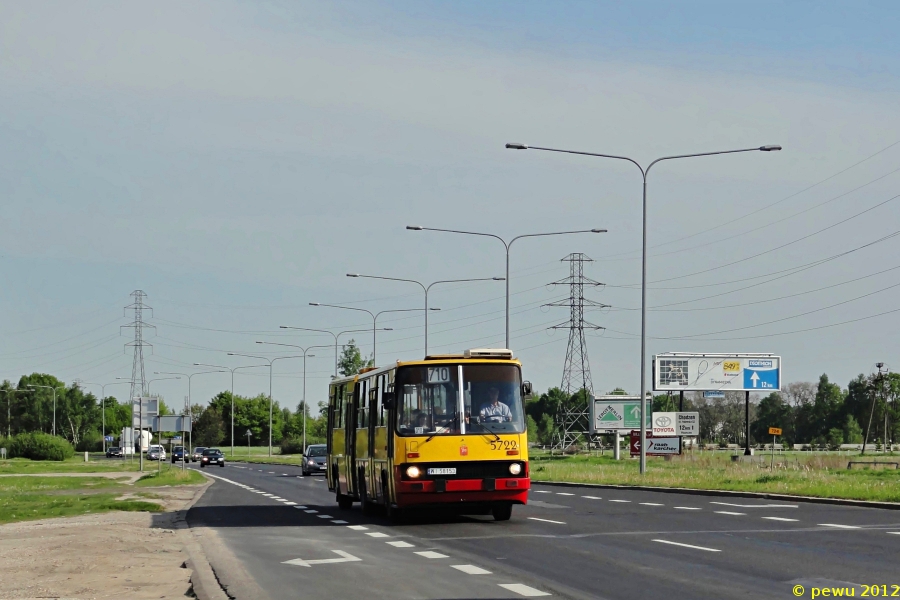 5722
Pożegnalna seria Ikarusów.
Część czwarta: Woronicza.
Ikarus wraca z Piaseczna słonecznym majowym popołudniem. Brygady wysokopodłogowe na tejże linii utrzymały się do wakacji 2013 roku, natomiast na R-7 Ikarusy ostały się aż do ostatniego dnia ich eksploatacji w Warszawie, czyli do 29 listopada 2013 roku.

Słowa kluczowe: IK280 5722 710 Drewny