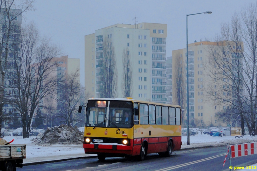 6306
Przedostatni w historii Ikarus jadący na Gwiaździstą, po nim był już tylko 6331. 

Pozdrowienia dla ekipy pożegnalnej!
Słowa kluczowe: IK260 6306 122 Gwiaździsta