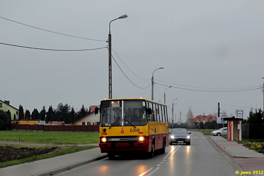 6308
Pochmurny poranek w Podolszynie i powrót Ikarusów na 715.
Słowa kluczowe: IK260 6308 715 Długa Podolszyn