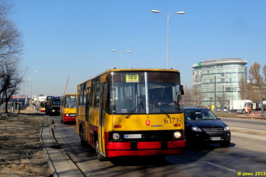 6373
A tutaj zdecydowanie lepszy widok, małe stadko Ikarusów na Mediolanie.
Słowa kluczowe: IK260 6373 189 Marynarska