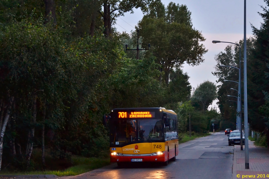 748
Od 1 września w ramach porozumienia między warszawskim ZTMem a KM Łomianki na linii 701 jeżdżą łomiankowskie Solarisy przemalowane w warszawskie barwy. Dyrektorzy obu organizatorów komunikacji zapowiedzieli dalsze rozszerzanie współpracy, ciekaw jestem na czym będzie ono polegało.
Słowa kluczowe: SU12 748 701 Opłotek