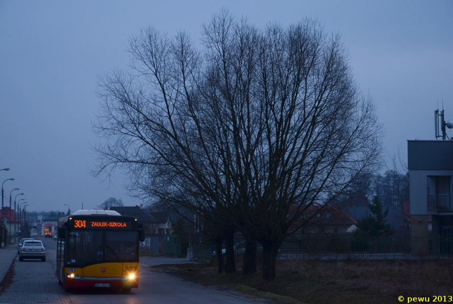 A026
Na 211 coś innego niż Alpino można ujrzeć bardzo rzadko. Parę razy była dwunastka, raz widziałem Solinę i dwa razy Libero.

Zdjęcie z cyklu OKA. Dobrze, że wszystkie parametry pasowały do pogody i naświetlenia bo nawet nie miałem czasu zmieniać.
Słowa kluczowe: SU12 A026 211 Modlińska