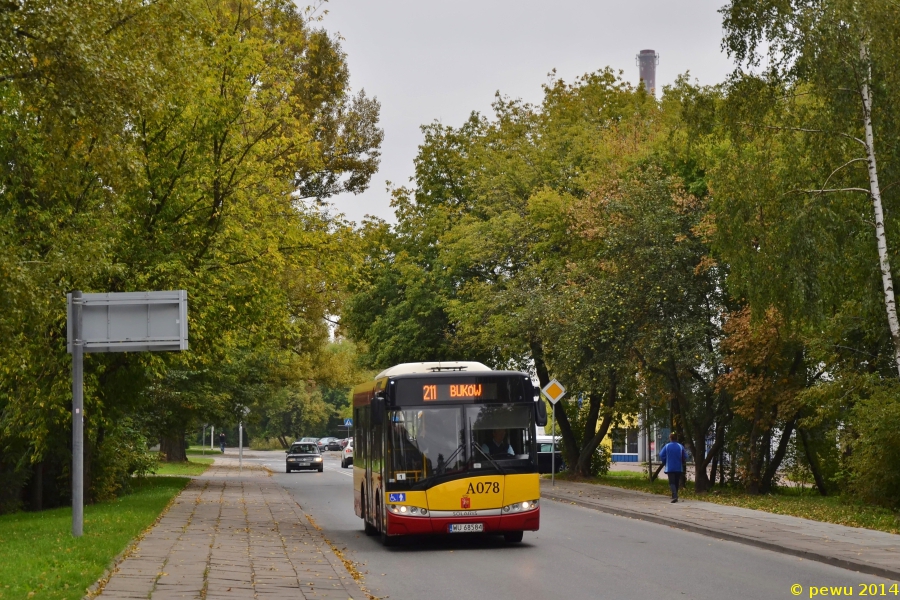 A078
Od 1 września, w celu poprawy obsługi komunikacyjnej istniejących i powstających osiedli przy ul. Portowej, linia 211 została wydłużona do krańca Żerań FSO ulicami: Myśliborską, Kasztanową, Portową, Dorodną, Klembowską, Kowalczyka i Modlińską. Już od pierwszego dnia na nowym odcinku pojawiło się całkiem sporo pasażerów. Zastanawia mnie tylko dlaczego nie ma jeszcze normalnych słupków przystankowych, tylko postawione są tymczasowe.
Słowa kluczowe: SU8,6 A078 211 Klembowska