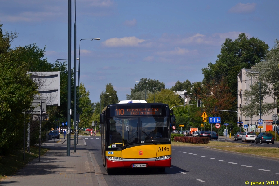 A146
Ostatni okres w stolicy obfituje we wszelkiego rodzaju objazdy. Na zdjęciu linia 110 na jednokierunkowym objeździe ul. Wólczyńskiej na której remontowane są zatoki przystankowe.
Słowa kluczowe: SU12 A146 110 AlReymonta