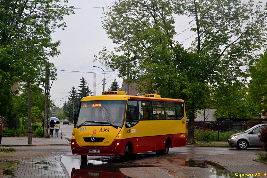 A361
Tutaj Solinka skręca z Gembarzewskiego w Dokerów. Trzeba przyznać, że Panowie z NRu bardzo ładnie wszystko zorganizowali i przypilnowali, nawet osobiście odprowadzali każdy autobus do tego skrętu :D
Słowa kluczowe: H7-20 Solina A361 216 Dokerów