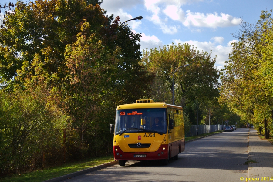 A364
Spokojne, sobotnie i słoneczne popołudnie na Wawrzyszewie. Jednak za jakiś czas okolica pewnie zmieni się nie do poznania. Dokładnie w tym miejscu gdzie znajduje się autobus krzyżować się mają dwie arterie: trasa Mostu Północnego, która połączy ul. Nocznickiego z ul. Kaliskiego na Boernerowie oraz droga ekspresowa S7, zwana również Trasą N-S, która połączy istniejącą już drogę ekspresową S79 z drogą krajową nr 7 w Łomiankach i tym samym odciąży ciąg ulic: al. Krakowska - Łopuszańska - Al. Jerozolimskie - al. Prymasa Tysiąclecia - al. Armii Krajowej - Wybrzeże Gdyńskie - Pułkowa. Nie wiadomo, co prawda, kiedy obie drogi zostaną wybudowane, ponieważ środki przeznaczone na budowę drogi S7 premier przeznaczył na dokończenie Południowej Obwodnicy Warszawy, jednak nieuchronnie kiedyś to się stanie. Moim zdaniem bardzo dobrze, że odciążane zostają kolejne drogi przez Warszawę, przez które był poprowadzony ruch tranzytowy, jednak zupełnym nieporozumieniem jest budowanie dróg ekspresowych przez środek miasta, i chodzi tu zarówno o drogę S7, jak również o modernizowaną obecnie drogę S8.
Słowa kluczowe: H7-20 Solina A364 203 Księżycowa