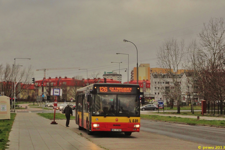 A440
W związku z wymianą nawierzchni bitumicznej na ul. Mehoffera na odcinku od ul. Modlińskiej do ul. Książkowej linie 126, 133, 211, 741 i N63 zostały skierowane na objazdy.

Linia 126 jeździła ulicami Modlińska - Światowida - Milenijna - Ćmielowska - Myśliborska - Mehoffera i dalej swoją trasą.
Słowa kluczowe: NL223 A440 126 Myśliborska