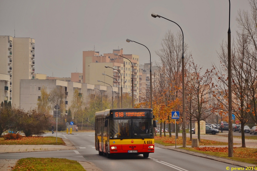 A455
...oraz krótkiego Mana na 518. Swoją drogą poszczęściło mi się, bo to jedna z tylko dwóch solówek kursujących na tej linii tego dnia, a na inne kursy nie miałem czasu czekać. A więc podziękowania dla dyspozytora z ITSu, że wysłał wóz właśnie na tą brygadę :D
Słowa kluczowe: NL223 A455 518 Świderska