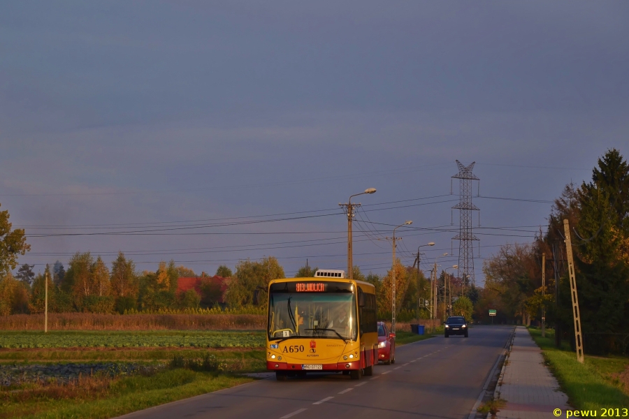 A650
Muszę przyznać, że trasa linii 813 jest bardzo klimatyczna, brakuje tylko Ikarusów.
Słowa kluczowe: M09LE A650 813 Nowowiejska Pogroszew