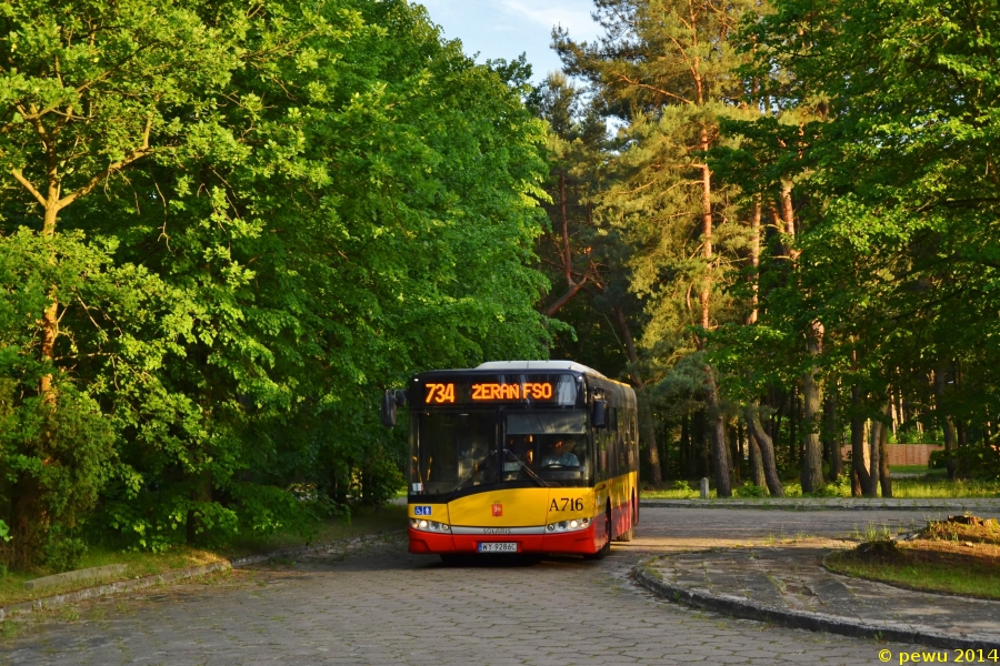 A716
W dniu dzisiejszym, z okazji regat o puchar rektora Politechniki Warszawskiej odbywających się na Zalewie Zegrzyńskim, linie 705 i 734 zostały skierowane do tymczasowej pętli "OW Promenada". Tymczasowy kraniec znajdował się na terenie ww. ośrodka wypoczynkowego. Dodatkowo na 734 Mobilis zamiast solówki wysłał przeguba. Swoją drogą patrząc po dzisiejszej frekwencji (niekoniecznie spowodowanej tą imprezą) w sezonie letnim przeguby powinny na tej linii jeździć co tydzień.
Słowa kluczowe: SU18 A716 734 OWPromenada Rynia