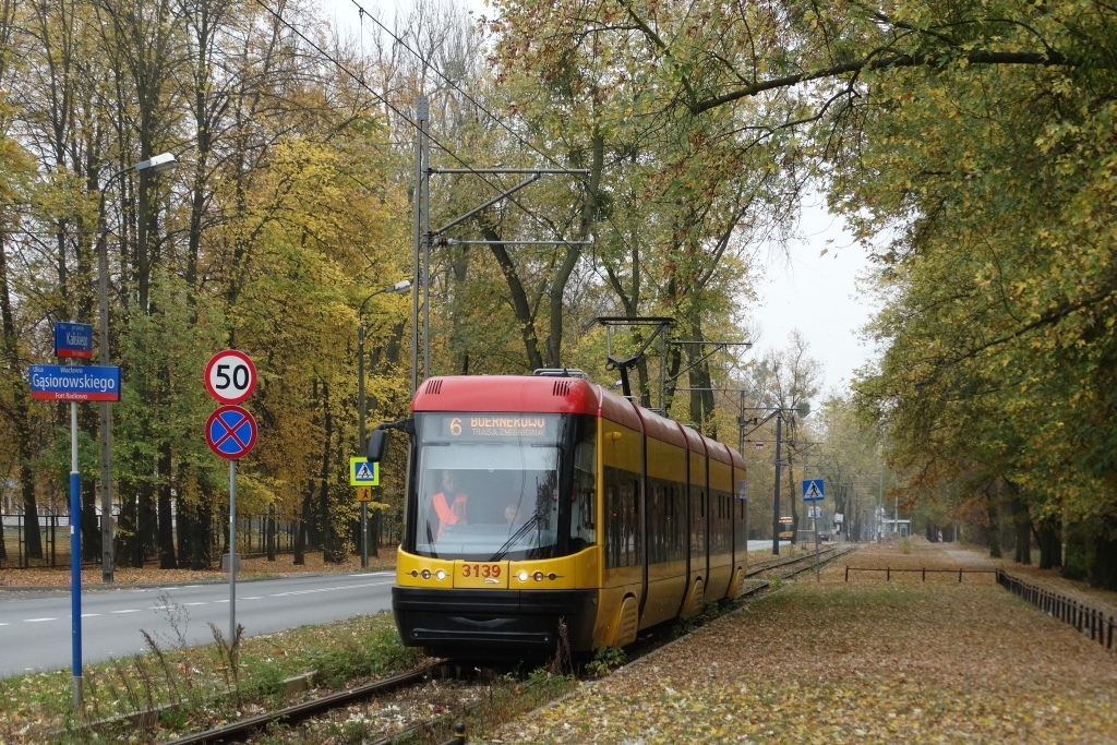 3139
W (prawie) leśne ostępy nieśmiało zawitał także żoliborski Swing. 
Słowa kluczowe: 120Na 3139 6 Kaliskiego