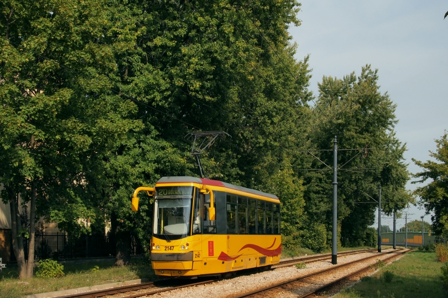 2147
Odkąd powstała kładka nad trasą S8 zaobserwowałem zwiększenie liczby grup opalających się na trawniku między ekranami trasy a ścieżką biegnącą niedaleko torów tramwajowych.
Słowa kluczowe: 123N 2147 20 Dywizjonu303