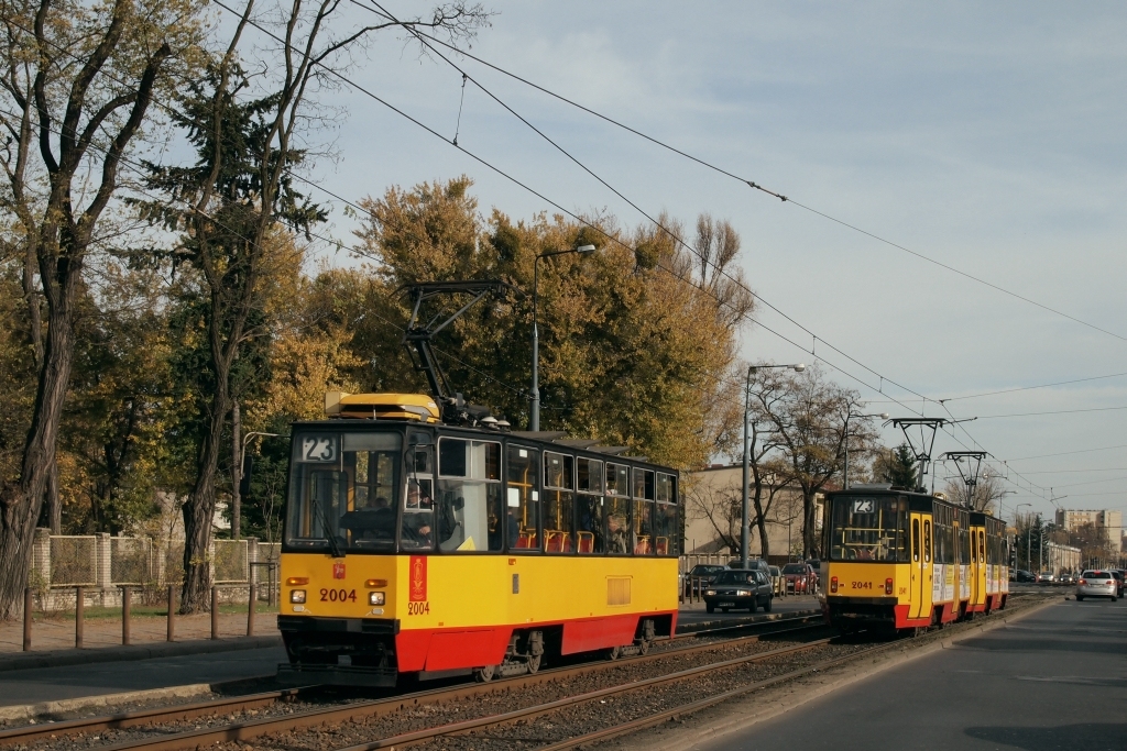 2004
Jak już pisał Tomasz.R-5 szóstka się masowo "zdwuwagoniła" w ten weekend, co zaowocowało częściowym "zsolówkowaniem" dwudziestki trójki. Równowaga widocznie musi być ;)
Słowa kluczowe: 105Na 2004 23 Obozowa