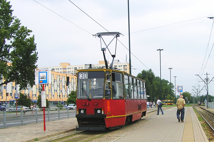 1234
Cieszy renesans linii okrężnej w Warszawie (docelowo mniej więcej na ostatniej stałej trasie, tyle, że zamiast w al. Zielenieckiej kraniec jest przy Dworcu Wschodnim). 
Do czasu przywrócenia ruchu w rejonie Dworca Wileńskiego linia kursuje na trasie: DW. WSCHODNI - most Poniatowskiego - Towarowa - Trasa W-Z - CZYNSZOWA.
Słowa kluczowe: 105Na 1234 30 Kijowska