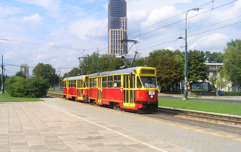 321+302
Na objeździe spowodowanym wakacyjnymi remontami torowisk.
Słowa kluczowe: 13N 321+302 33 Towarowa